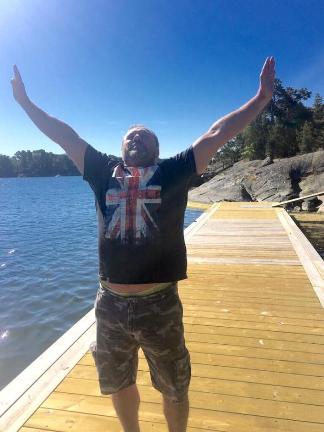 pm-stra%cc%88cker-armarna-i-luften